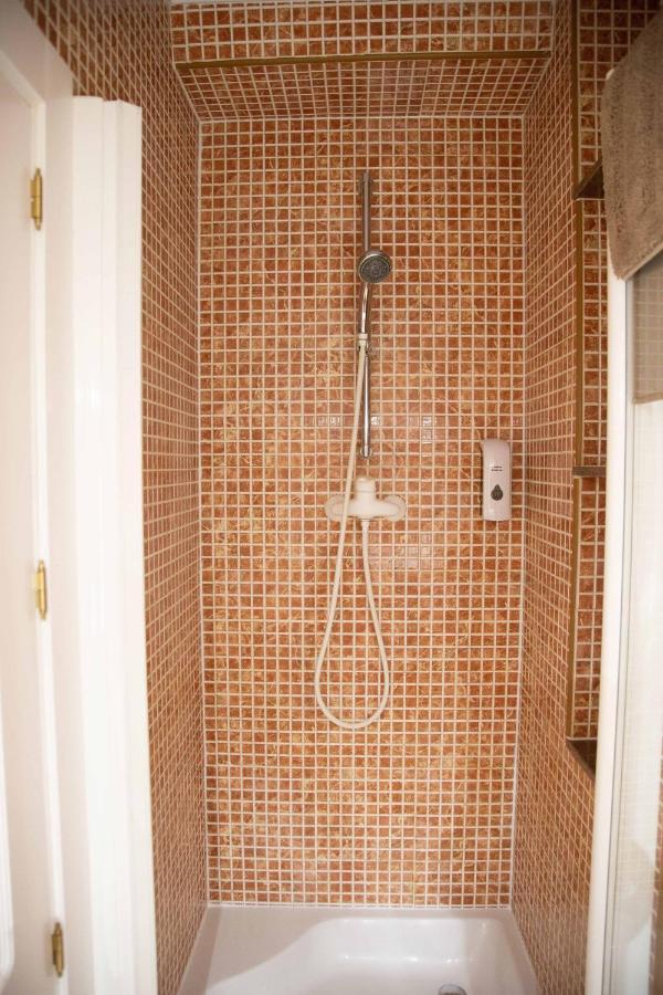 Rajabai Apartment Almansa Bagian luar foto