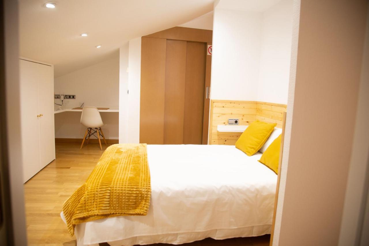 Rajabai Apartment Almansa Bagian luar foto